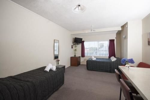Motel Saddle And Sulky Motor